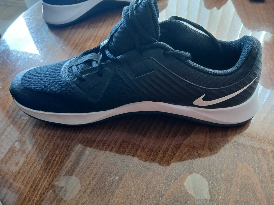 Продавам мъжки маратонки Nike