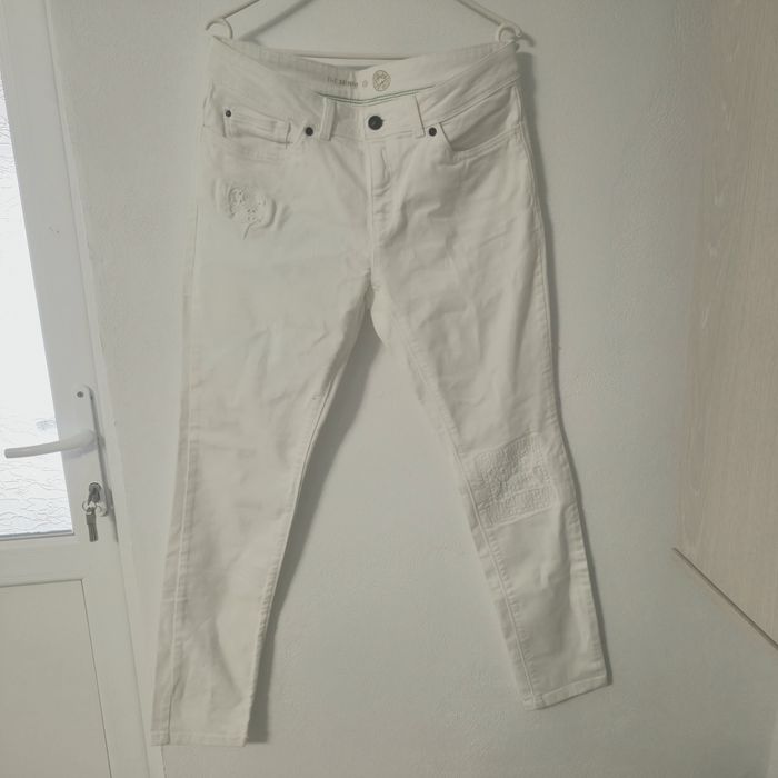 Pantaloni chino albi – smart casual, stare foarte bună
