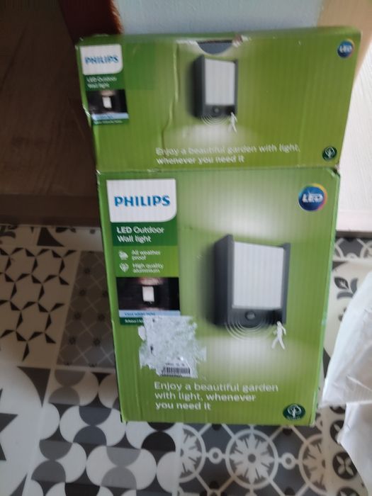 Vând aplica exterior