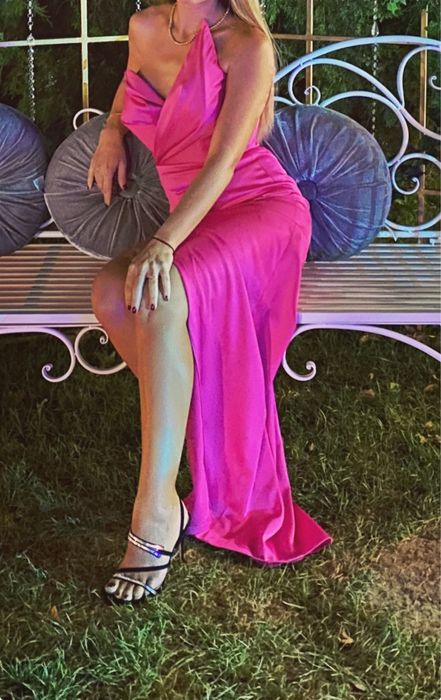 Rochie de seara cu slit adanc