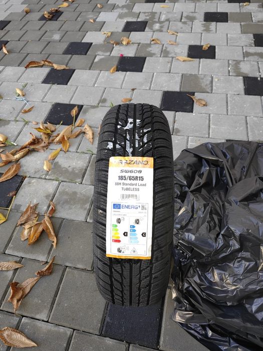 Anvelope 185/65/15 noi