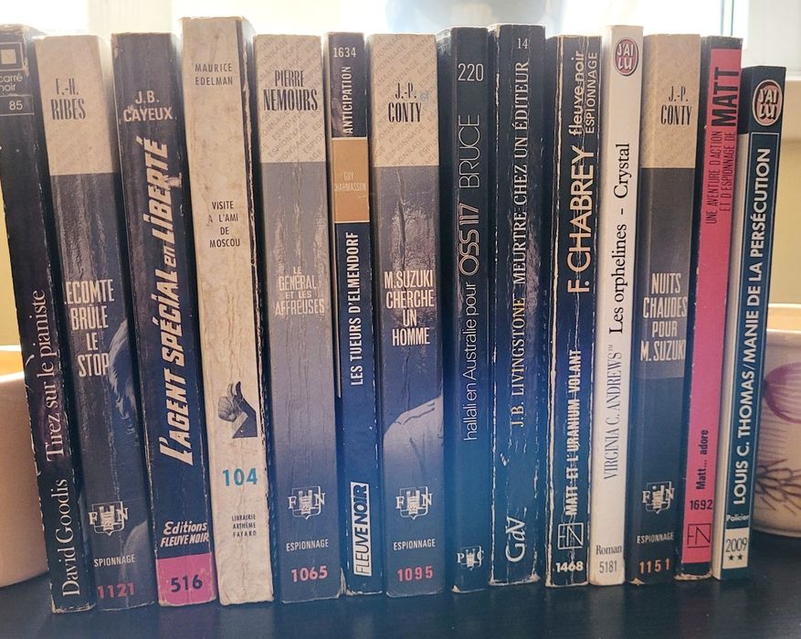 Колекция криминални и шпионски романи на френски език