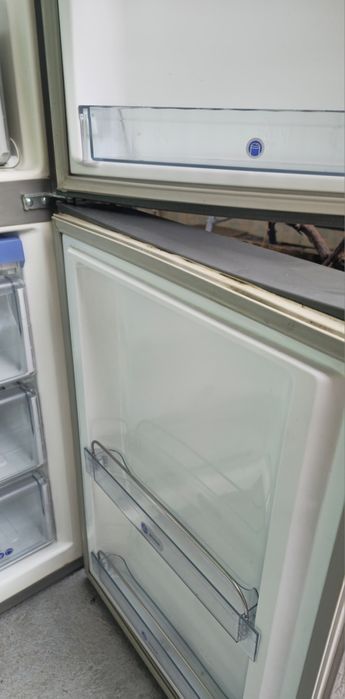 Combină frigorifică Whirlpool
Este un