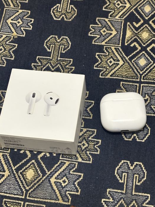 AirPods 4.        .