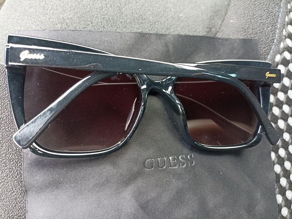 Продавам слънчеви очила