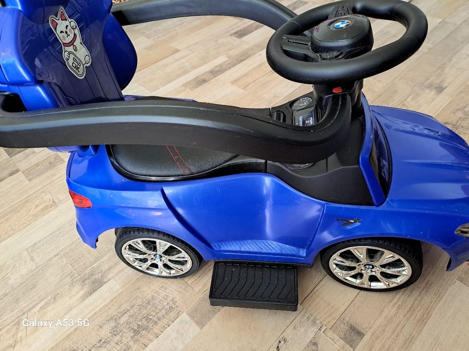 Детска кола за бутане с родителски контрол