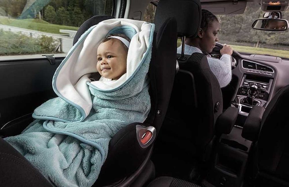 AeroMoov Air Wrapper одеало за столче за кола или количка - червено