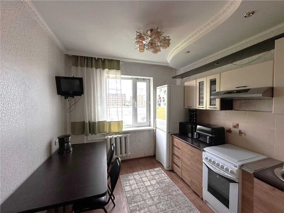 Продам 4-ком квартиру  Степной-1.