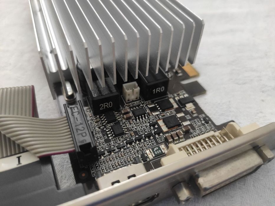 Видео карта GeForce GT520 1GB ddr3