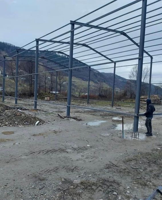 Vând hală metalică