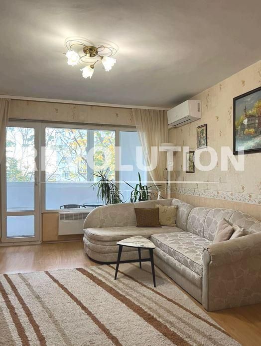 Тристаен апартамент в района на Левски!