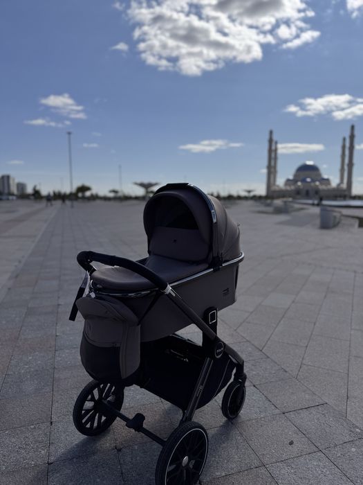 Продам коляску в иделаьном состоянии