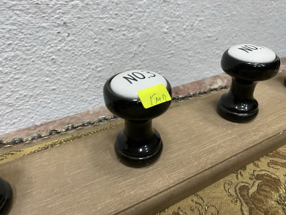 Немска закачалка с порцеланови куки