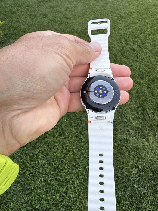 Samsung Galaxy Watch7 41mm model SM-L300 ORIGINAL folosit cateva saptamani impecabil ca NOU culoare albe - include cablu de incarcare