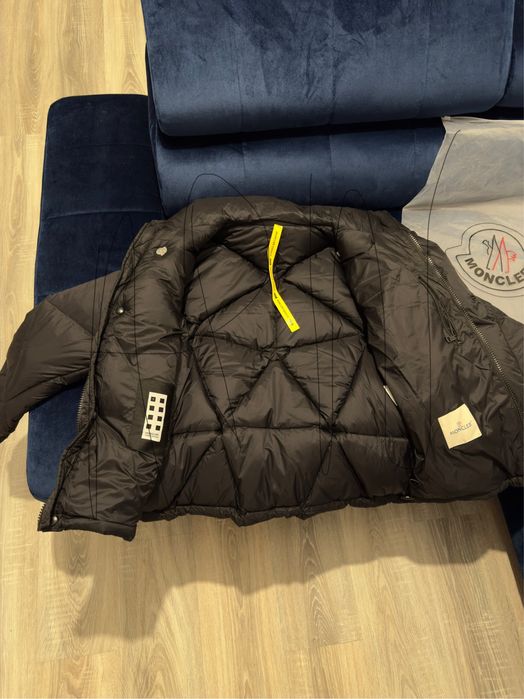 Geaca Moncler masura M | in stoc | - Standardsuprem