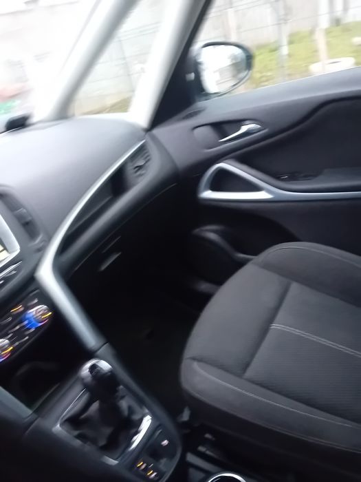 Opel Zafira, an 2018,Euro 6,Nr Rosii valabile pina pe 22 martie  2026.
