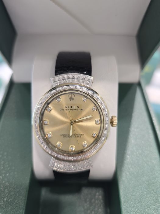 Золотые Ролексы с бриллиантами для любимых дам.