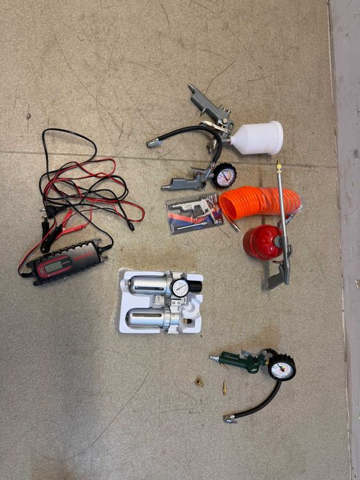 Зарядно за акумулатор инверторно/	Пистолети за боя  5бр