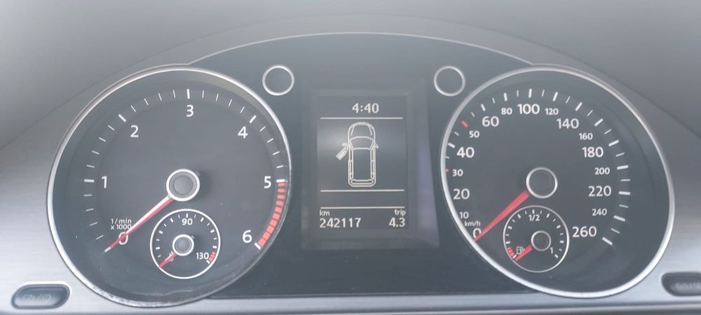 WwPasat  b7              
2014 diesel  euro5
Cutie automata, geamuri electrice, inchidere centralizata, volan piele cu padele,
H