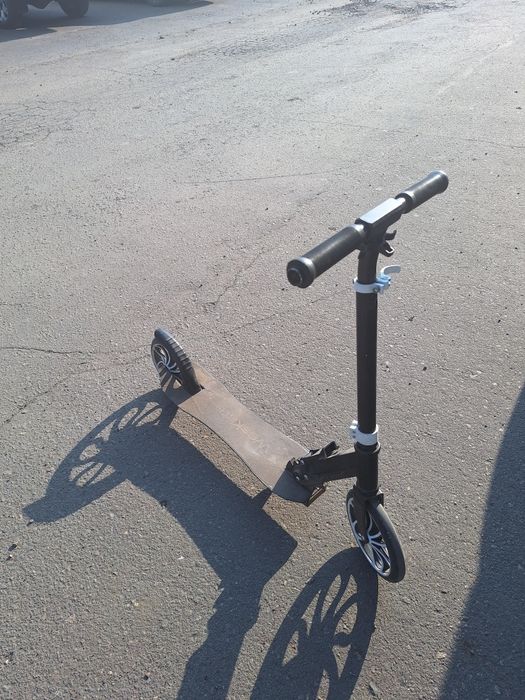 Продам самокат 2800