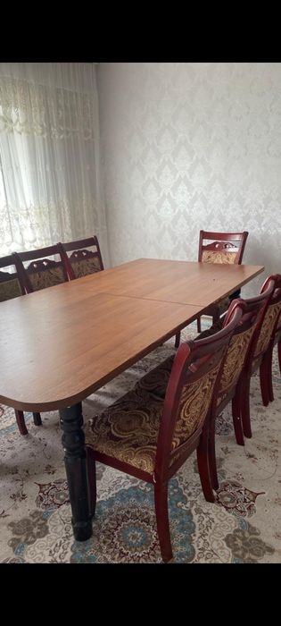 Продаем стол и стулья
