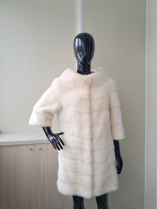Haina de blana nurcă , vizon divină, incredibil. Culoare alb