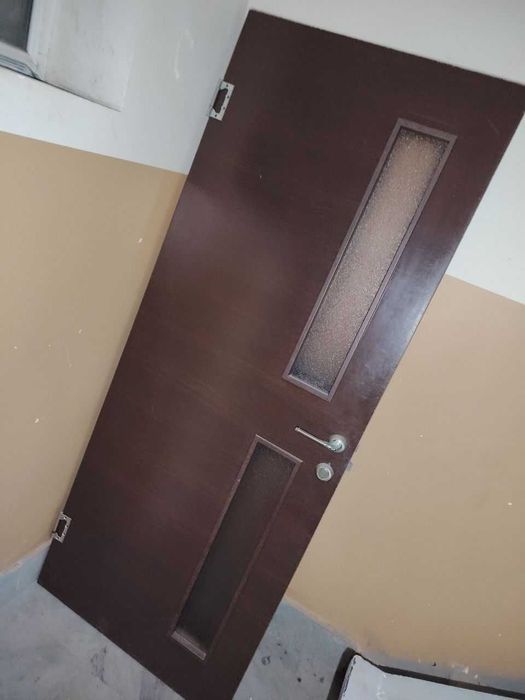 двери 2 штуки 2
самовывоз,
цена:100.000.uzs за 2штуки 200см/80см