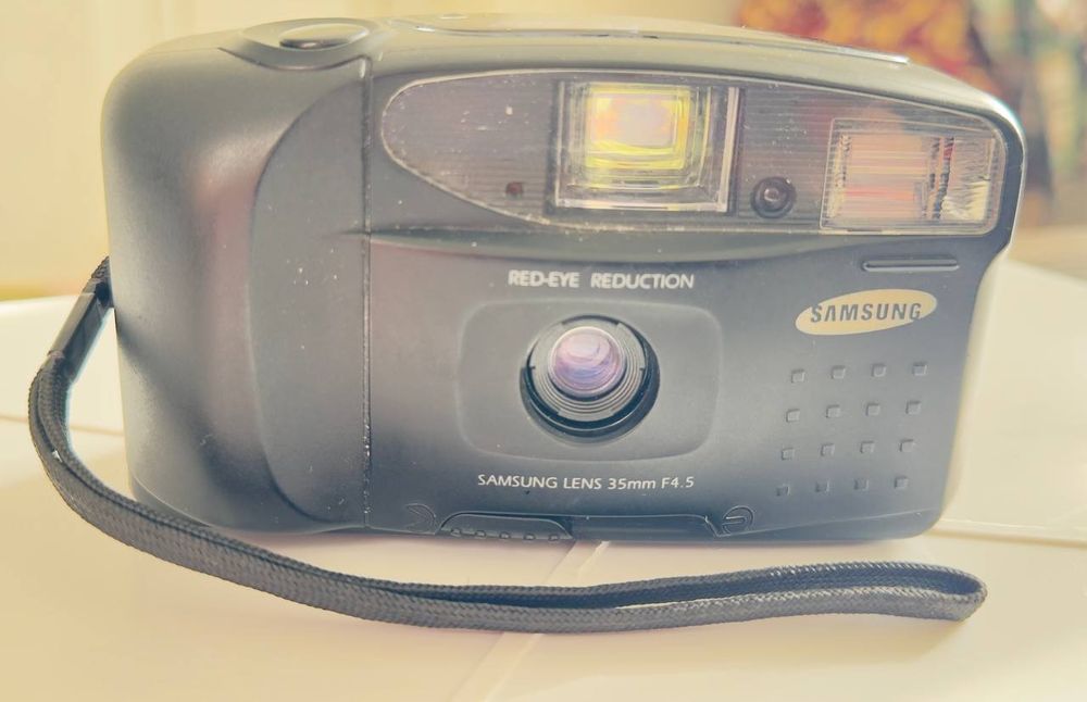 Фотоаппарат  почти новый