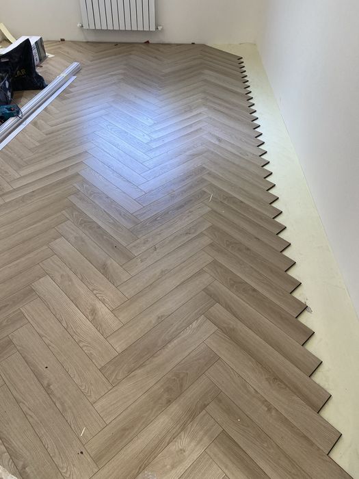 Ламинат териш . Arzonchi Usta Qidirvotganla tel Qimasin.