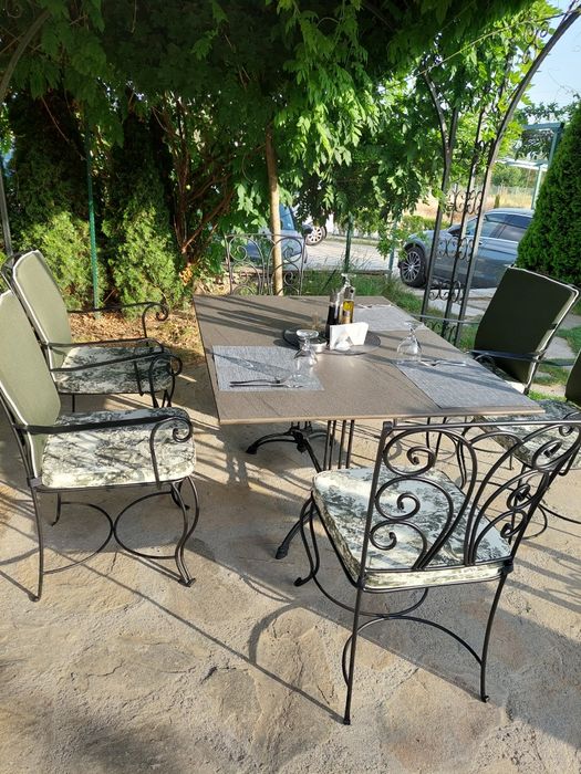 Маси и столове от ковано желязо. Градински мебели.