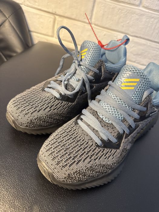Продам кроссовки adidas