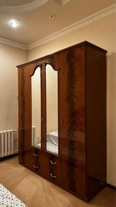 Продам спальный горнитур.