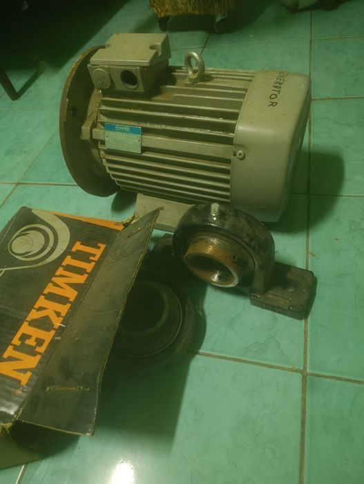 Vând generator de putere .Reductor.Eolian