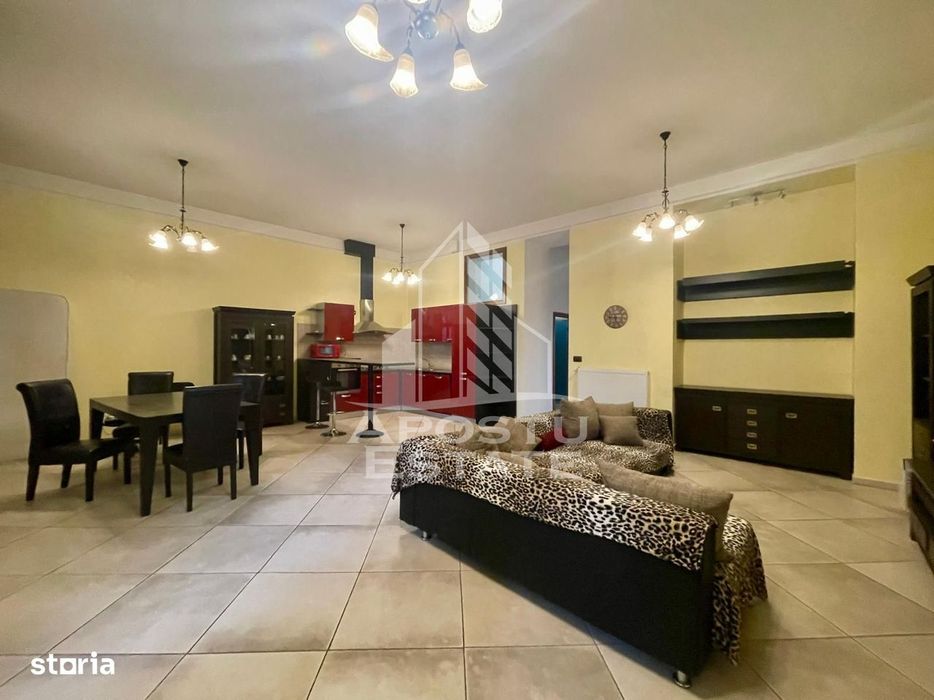 Apartament 3 camere, curte cu acces auto, ULTRACENTRAL — fotografia 3