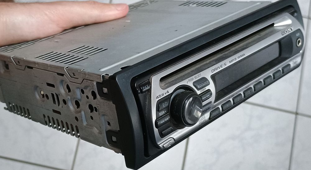 Vând CD PLAYER auto