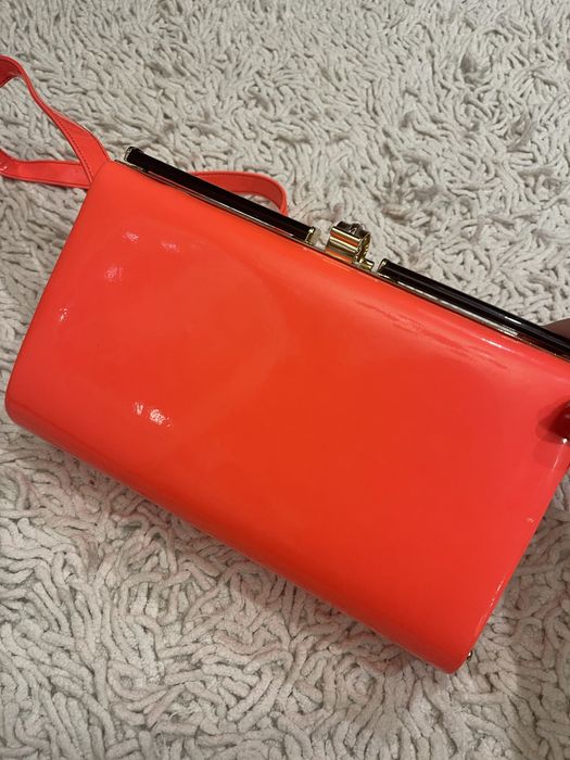 Сумочка новая. Лежала в гардеробе.