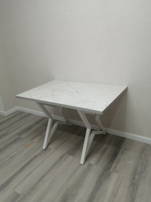 Столы и стулья разных размеров