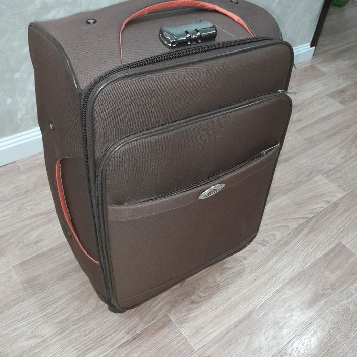 Продаётся чемодан