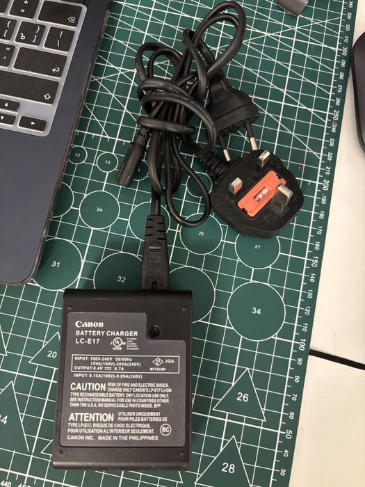 Зарядное устройство Canon LC-E17