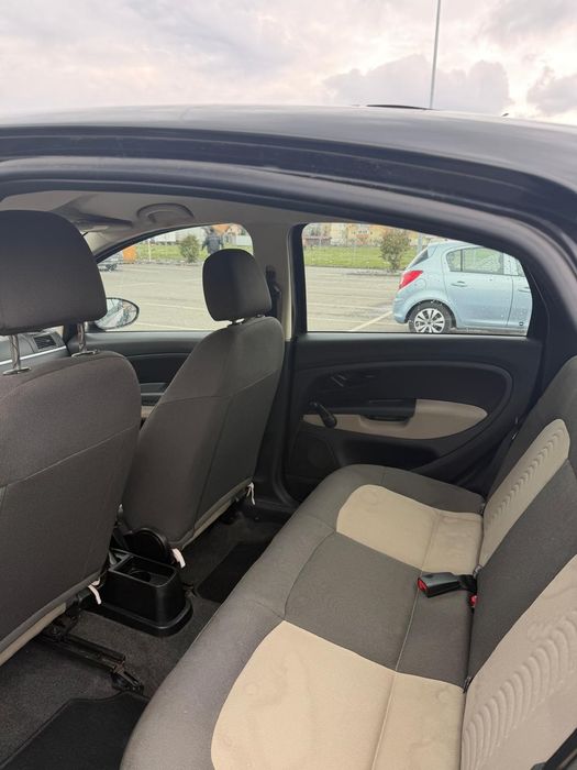 Vând Fiat Linea 2010