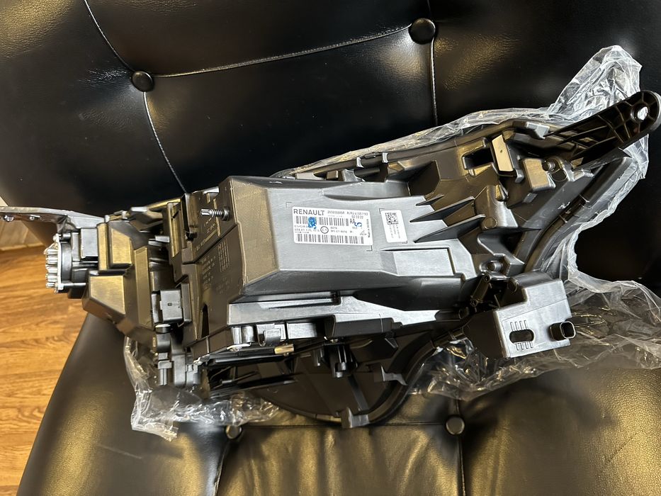 Передние фара Renault Arkana