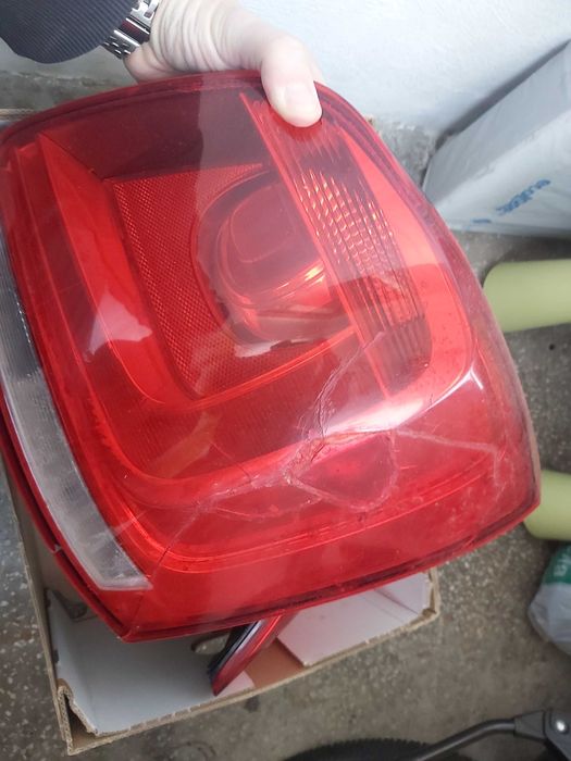 Stopuri / Triple VW Polo 6R (ambele au sticla crapata)