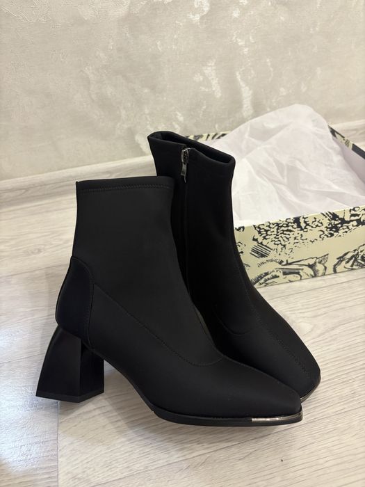 Осенняя ботинка с каблуком