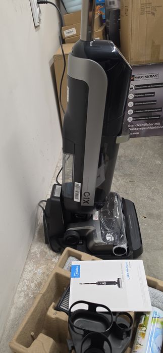 Правостояща прахосмукачка Midea  MX10EUBK 2v1 220w