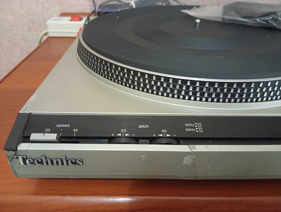 Продам проигрыватель винил дисков TECHNICS.