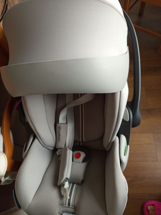 Cybex стол за кола