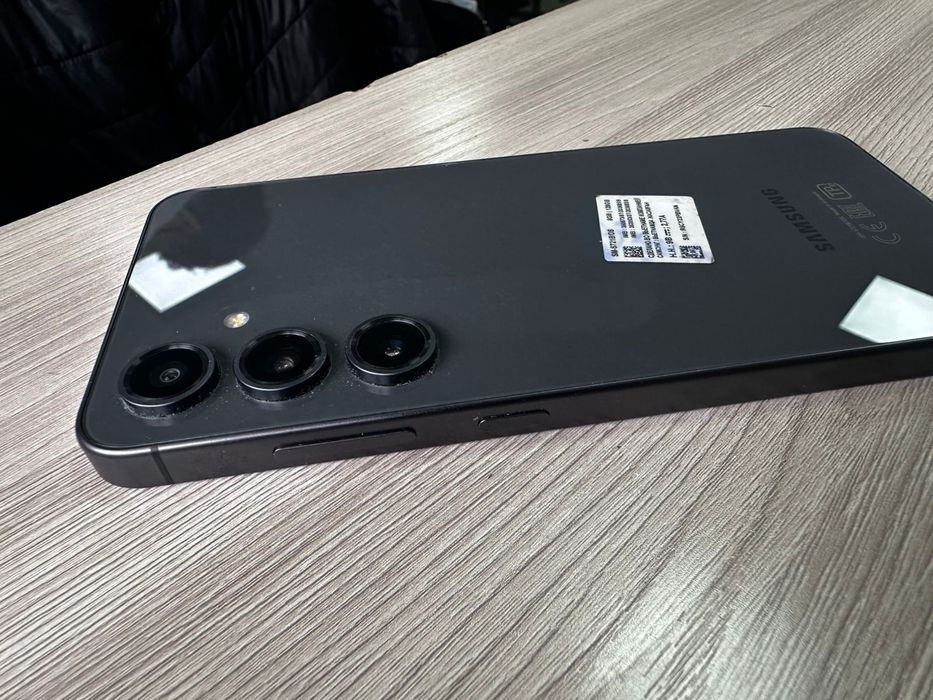 Продаю s24 fe почти идеал