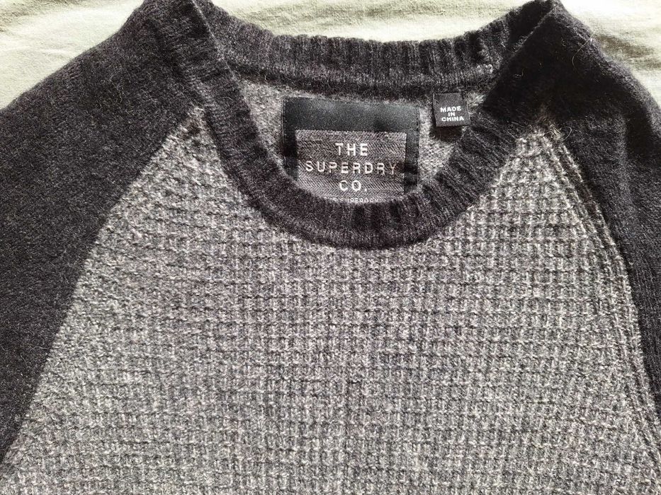 Топъл вълнен пуловер  Superdry.