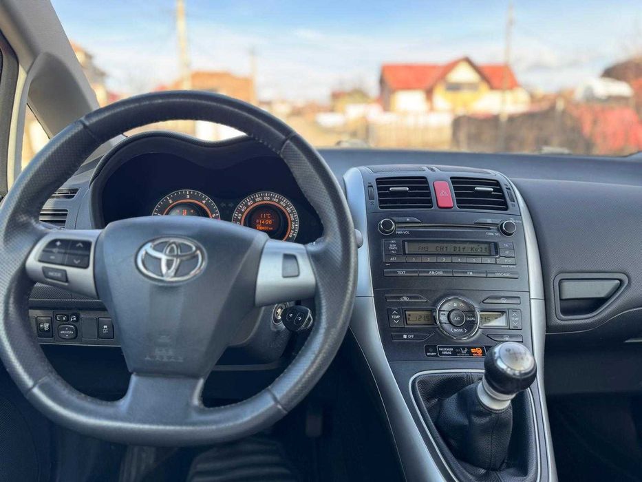 Toyota  Auris  2010, Diesel