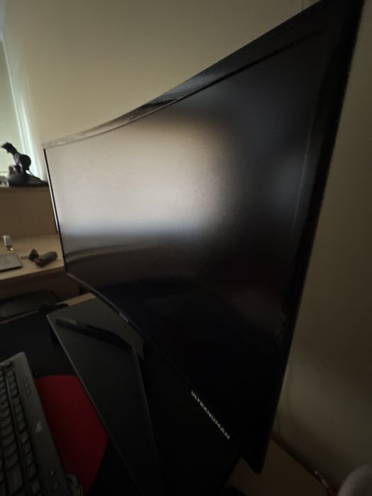 Monitor Samsung curbat led 27” 60hz